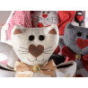 Gatto in feltro con tasche portatelecomando modello a scelta