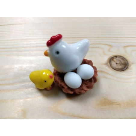 Gallina chioccia in plastica con 2 ovetti e 1 pulcino
