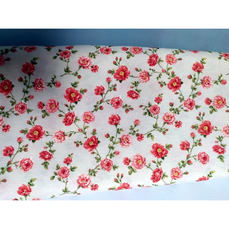 Stoffa in cotone fantasia misura 100x50 cm.