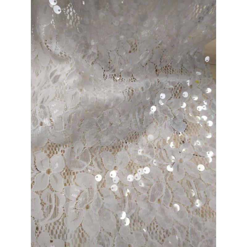 Merletto con paillettes trasparenti 50 x 40 cm