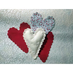 Fustella A4 Cuore scallop con cuoricini