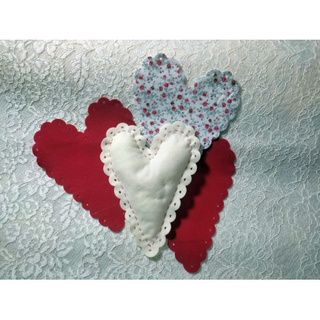 Fustella A4 Cuore scallop con cuoricini
