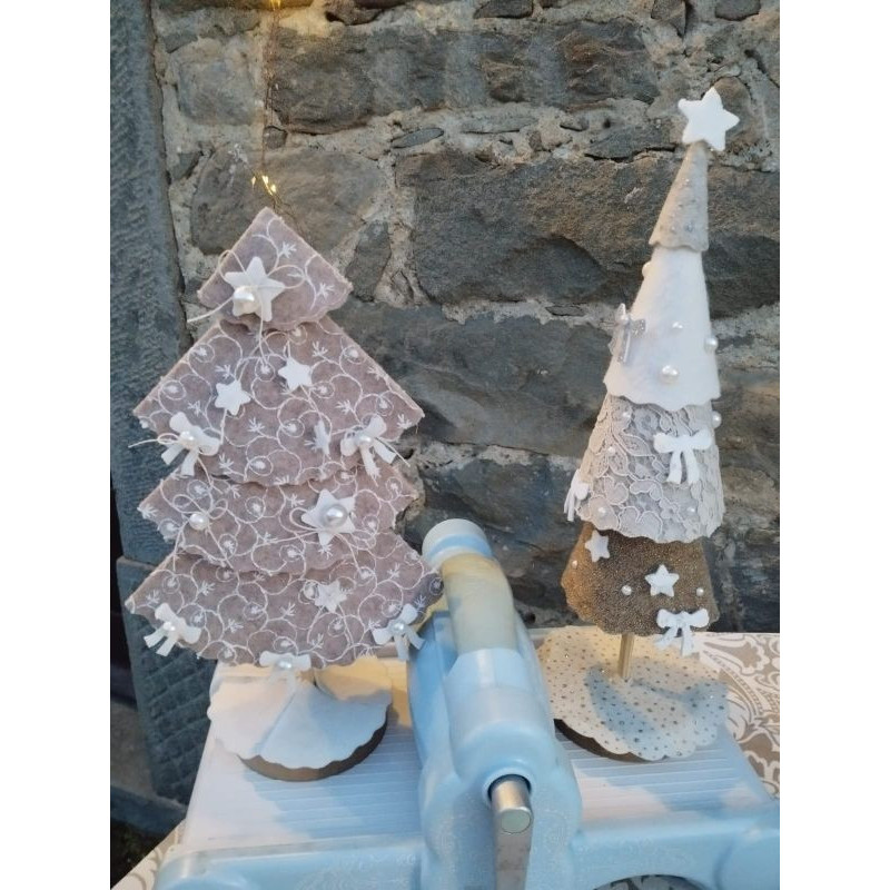 Fustella XL Albero di natale a cono con fiocco e stelle